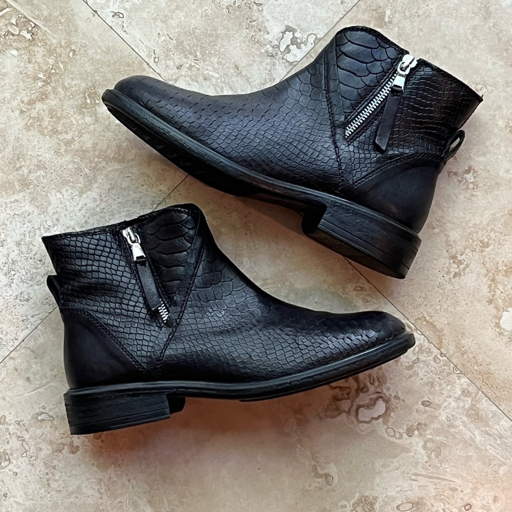 Geox Black Moto Ankle Boots zip close with Respira soles